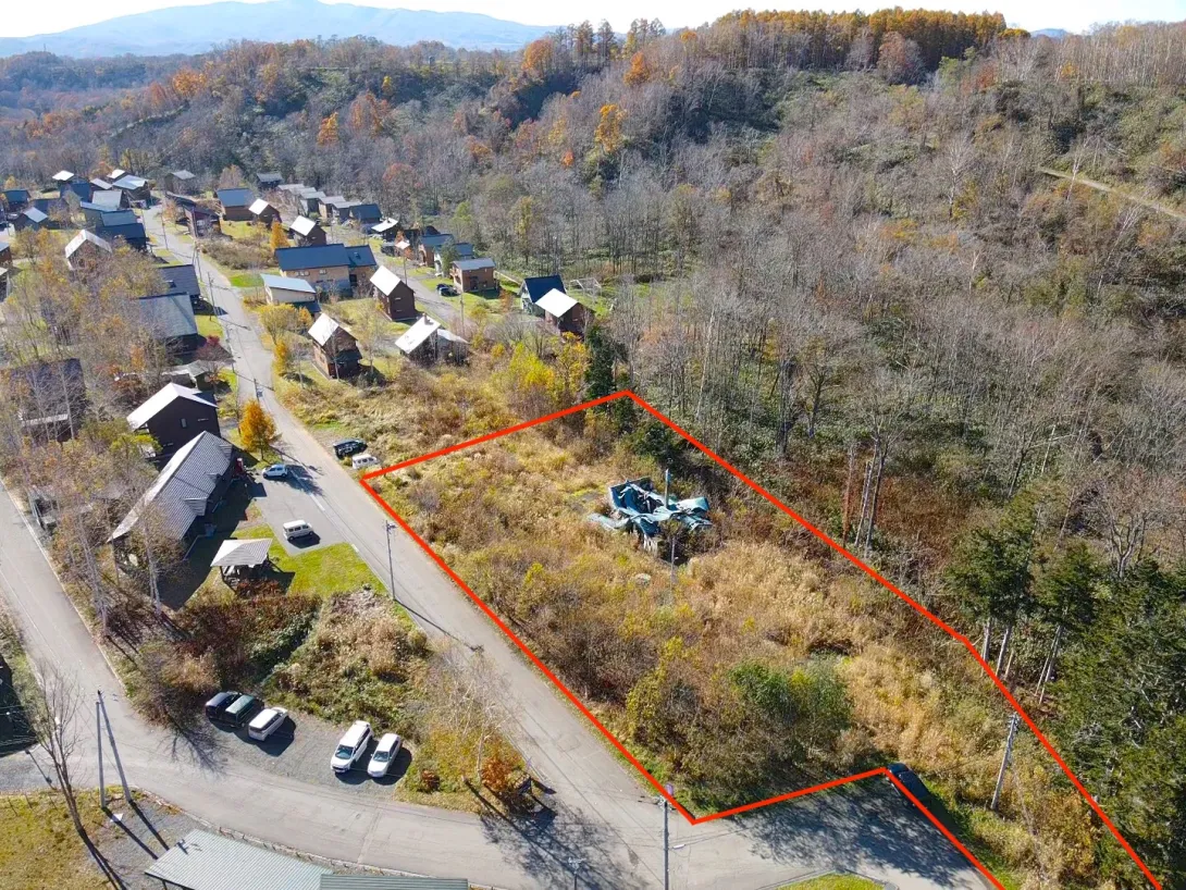 Country_resort_entrance_2